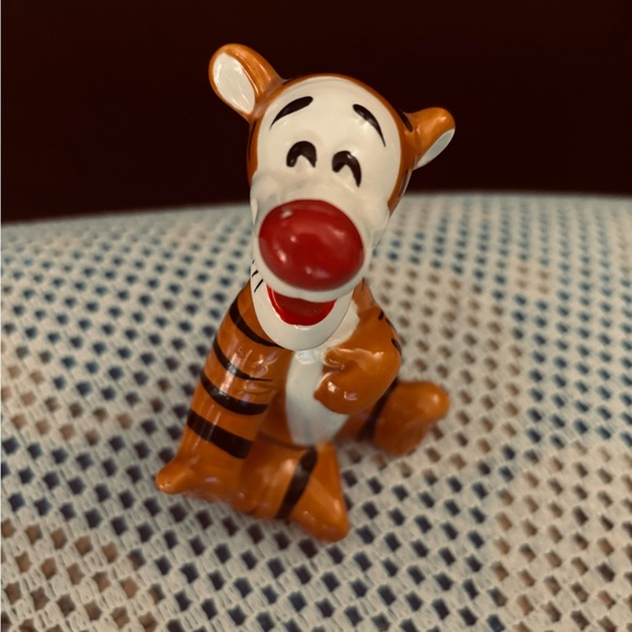 Vintage Walt Disney Winnie the Pooh Tigger Collectible Figurine - Picture 2 of 7